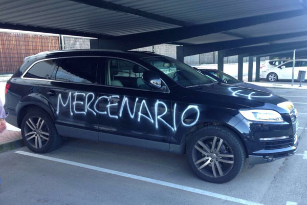 Coche de un jugador del Cádiz CF pintado / Cedida