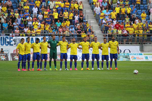 Minuto de silencio en el estadio Ramón de Carranza / Trekant Media