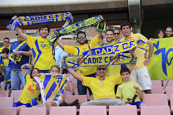 Aficionados cadistas en el estadio Los Cármenes de Granada / Trekant Media