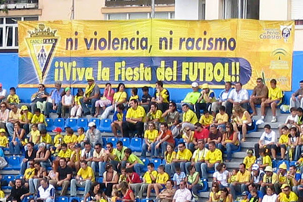 Pancarta del estadio Carranza Estadio de Paz / Trekant Media