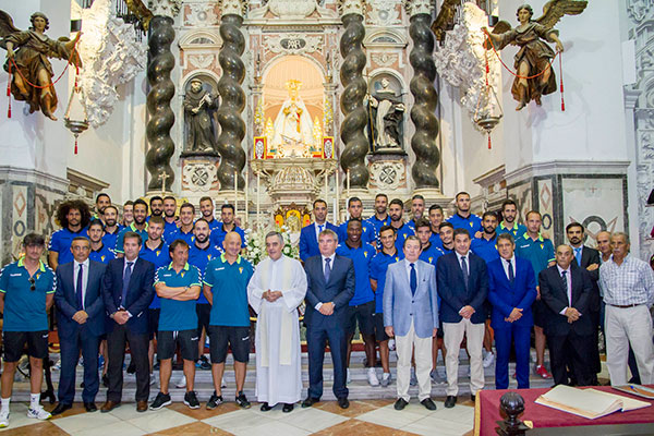 Ofrenda floral a la Patrona de Cádiz, Nuestra Señora del Rosario / Trekant Media