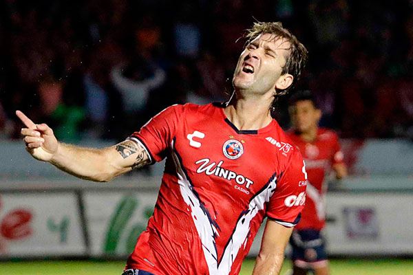 Aníbal Cruz celebra un gol con el Tiburones Rojos de Veracruz / enlaceveracruzano.com