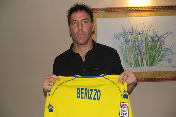 Eduardo Berizzo, en su presentación como jugador del Cádiz CF en la 2005-2006 / Trekant Media