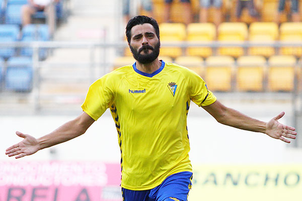 Dani Güiza celebra un gol con el Cádiz CF / Trekant Media