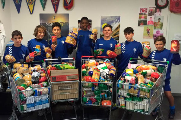 Recogida de alimentos de la cantera del Cádiz CF / cadizcf.com