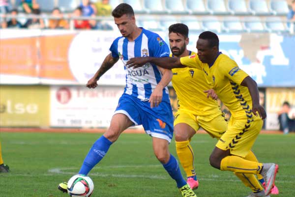 Pardo, con La Hoya Lorca CF ante el Cádiz CF / Francisco Hernández - portalcadista.com