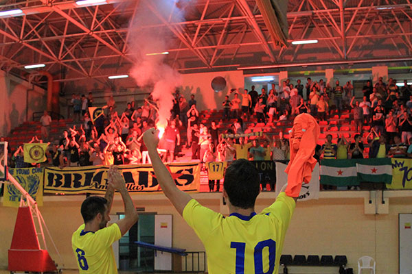 Brigadas Amarillas con el Cádiz CF Virgili años atrás / Trekant Media