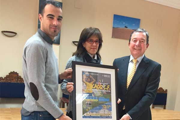 Entrega del cartel del Cádiz CF - RC Recreativo de Huelva en el Ayuntamiento de Alcalá del Valle / cadizcf.com