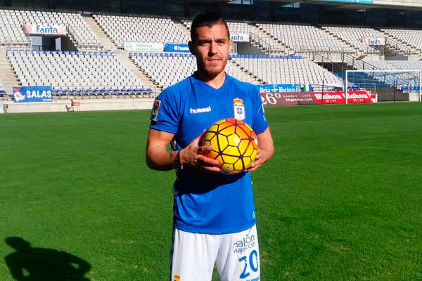 Josete con la camiseta del Real Oviedo / foto: Real Oviedo