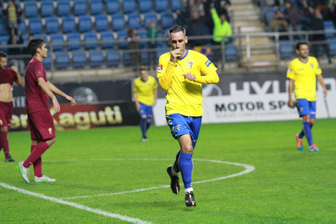 Abel Gómez celebrando su gol al Jumilla. / Trekant Media