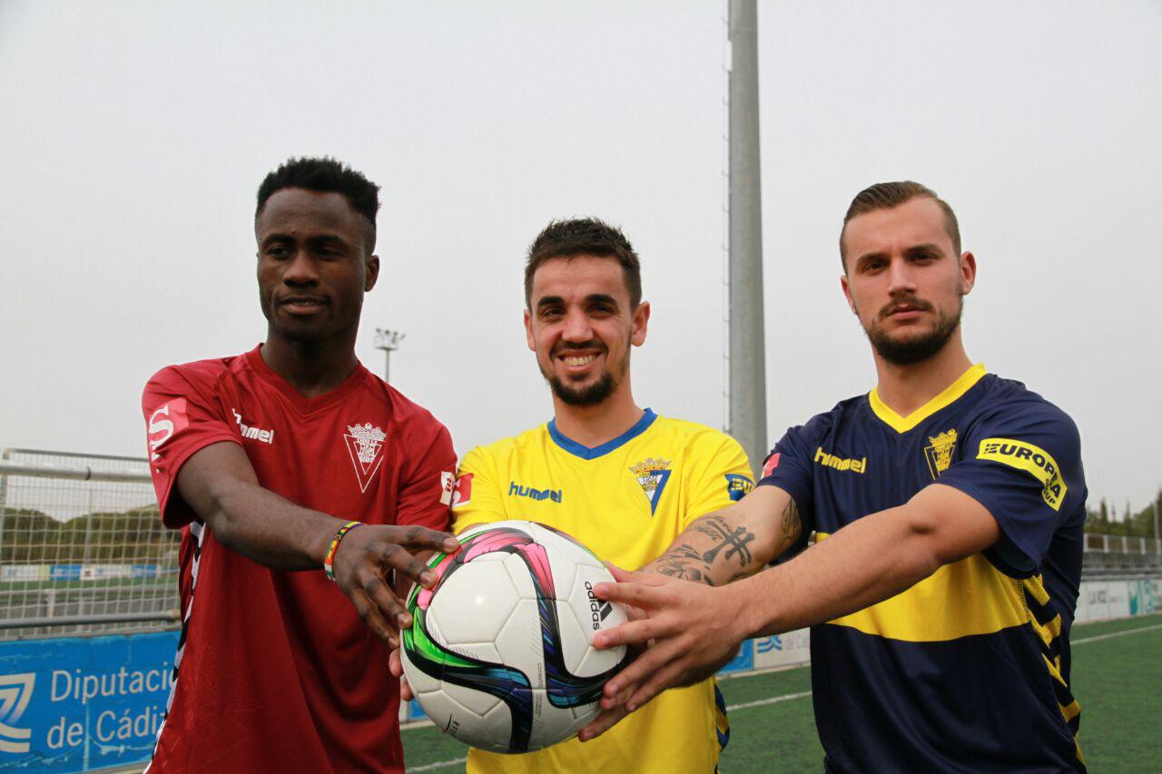 Nana, Calvo y Carmona tras su presentación con el Cádiz CF / Trekant Media