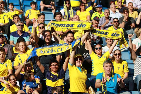 Aficionados cadistas en el estadio Ramón de Carranza / Trekant Media