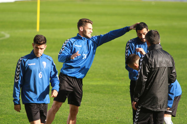 Lolo Plá y Güiza bromean durante un entrenamiento en Carranza. / Trekant Media