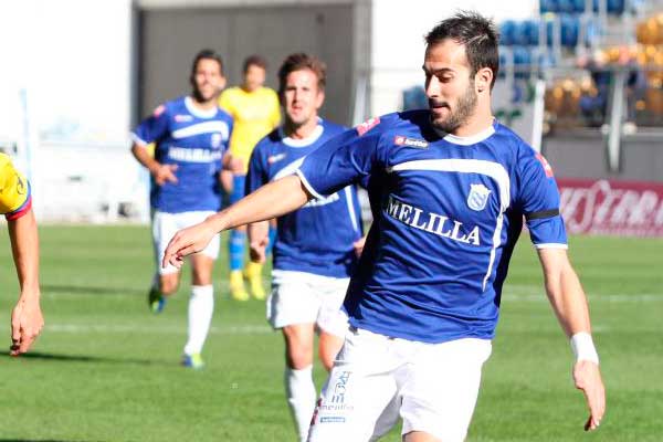 Andrés Sánchez con la camiseta de la UD Melilla en Carranza / Trekant Media