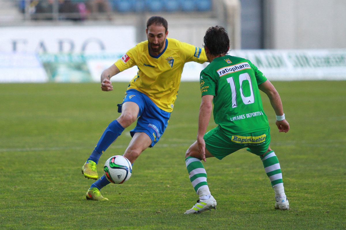 Juanjo, ante el Linares. / Trekant Media