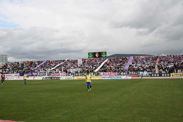 Estadio La Victoria / Trekant Media