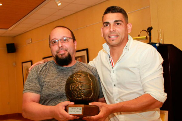 Juan José Bezares recibiendo el premio en la Convención Cadista / Trekant Media