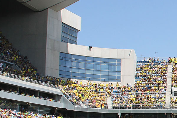 Curva de tribuna con fondo norte en el estadio Ramón de Carranza / Trekant Media