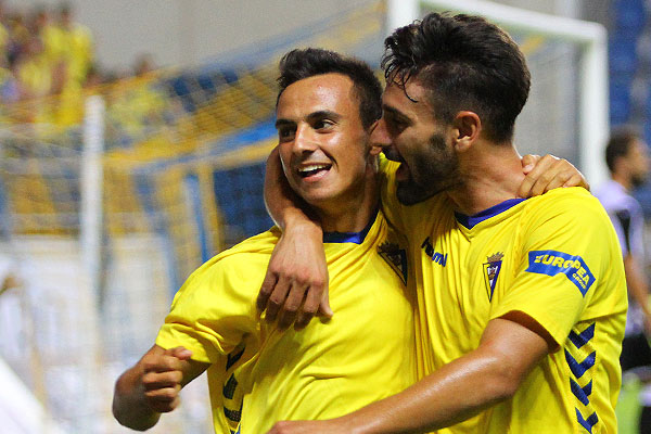 Álvaro García celebrando un gol con el Cádiz CF / Trekant Media