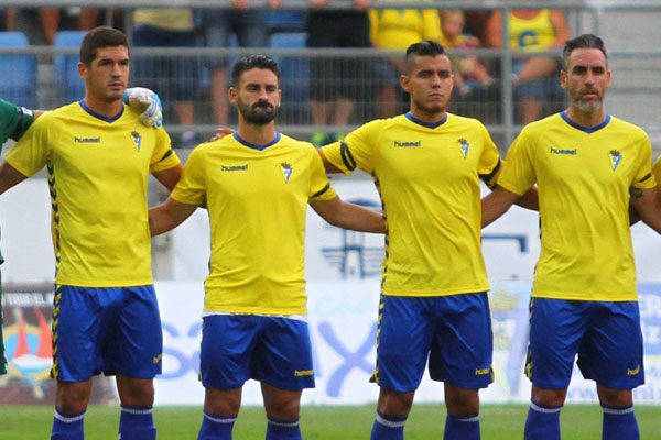 El Cádiz CF lucirá brazaletes negros este domingo / Trekant Media