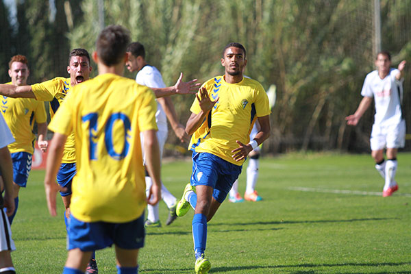 Román hizo un triplete ante el San Roque de Lepe B / Trekant Media