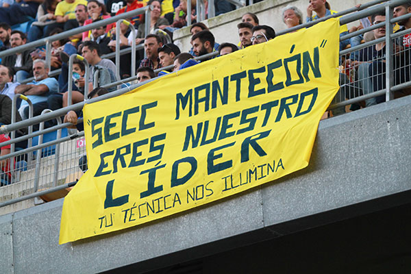 Pancarta de la Sección Mantecón en el estadio Ramón de Carranza / Trekant Media