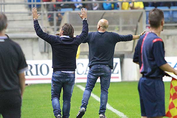 Claudio Barragán y Alfredo Santaelena dirigiéndose a la grada / Trekant Media