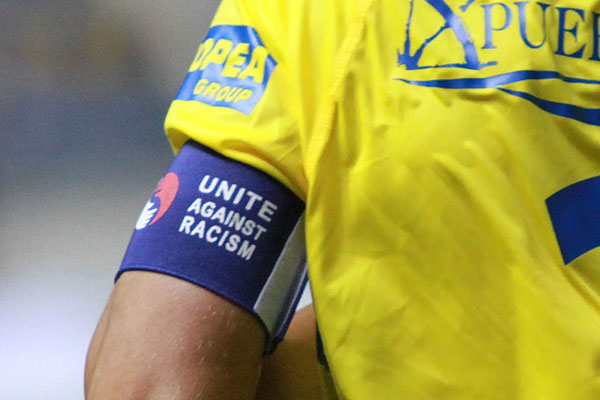 Brazalete de capitán del Cádiz CF contra el racismo / Trekant Media