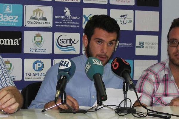 Cristian Cornejo, durante su rueda de prensa de rectificación / deportedelaisla.com