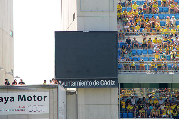 Videomarcador en el estadio Ramón de Carranza / Trekant Media