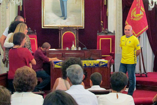 Boda cadista en el Ayuntamiento de Cádiz / Trekant Media