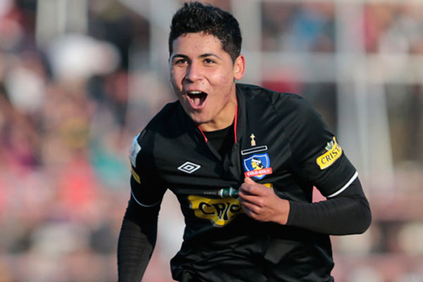 Luis Pavez celebra un gol con Colo-Colo / chilenosporelmundo.cl