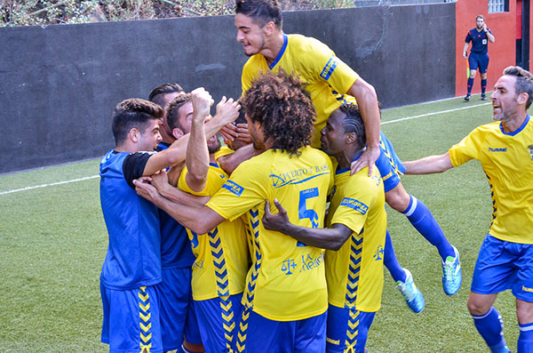 El Cádiz ganó al CD Mensajero en Copa / David Amador - portalcadista.com