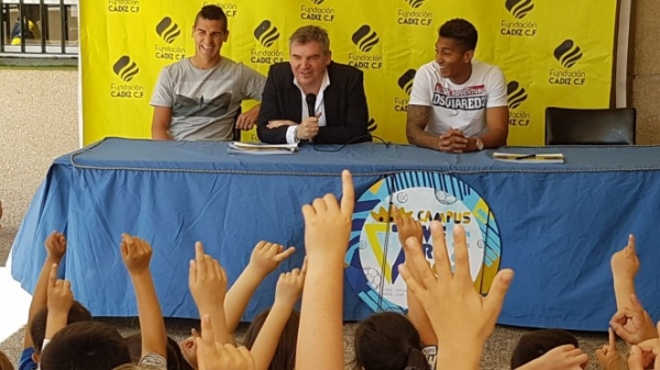 Eddy Silvestre y Garrido, en el programa 'El Cádiz al Cole' / cadizcf.com