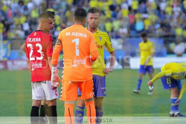 Ortuño y Reina antes del penalti