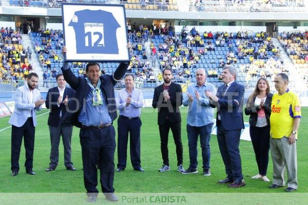 Momento del recibimiento del premio