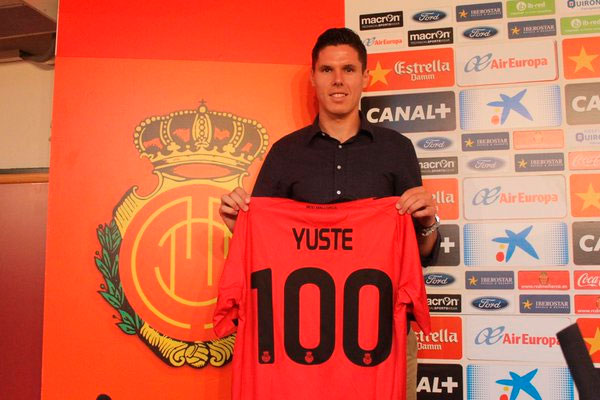 Héctor Yuste, en su presentación con el RCD Mallorca / RCD Mallorca