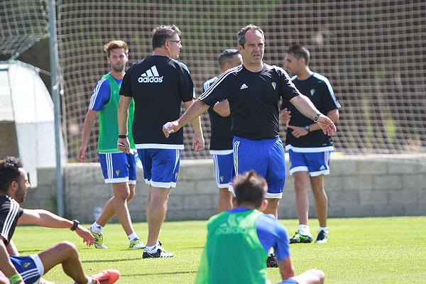 Álvaro Cervera, en un entrenamiento con el Cádiz CF / Trekant Media