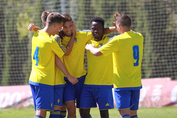 El Cádiz CF B celebra un gol en la Ciudad Deportiva Bahía de Cádiz / Trekant Media