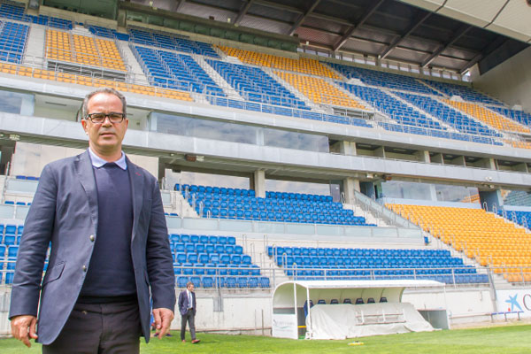 Álvaro Cervera en el estadio Ramón de Carranza el día de su presentación / Trekant Media