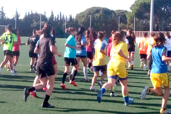 Chicas que se presentaron a la jornada de captación del Cádiz CF Femenino / cadizcf.com