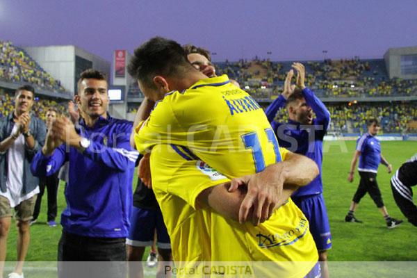 Álvaro García celebrando la clasificación para el playoff con José Mari. / Trekant Media