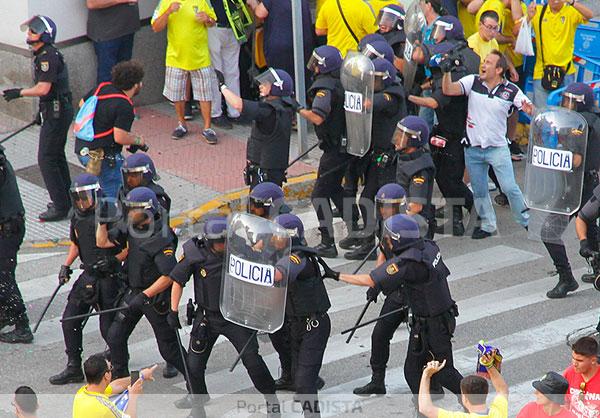 Policía Nacional en el recibimiento del Cádiz CF / Trekant Media