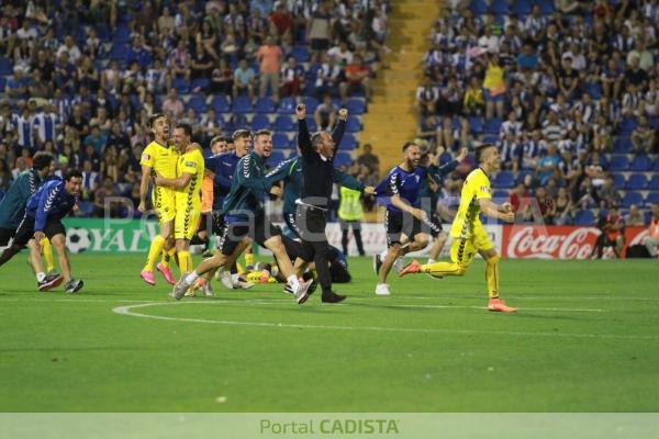 El Cádiz celebró su ascenso en Alicante