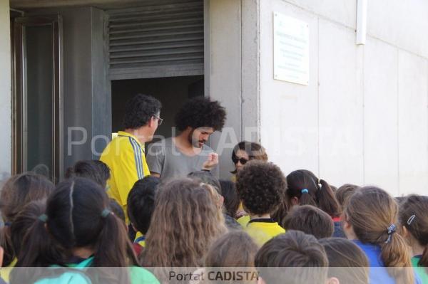 Aridane firmando autógrafos este mediodía en El Rosal