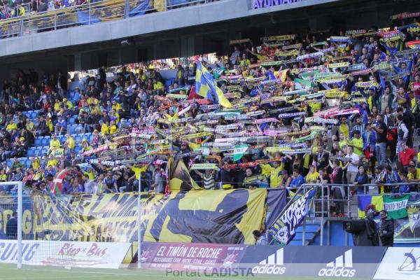 Homenaje a Rober Lamela por parte de Brigadas Amarillas / Trekant Media