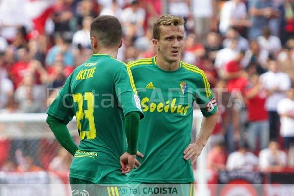 Aketxe y Salvi antes de la falta que significó el 2-1 ante el Sevilla Atlético