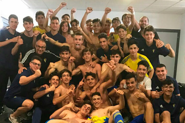 Balón de Cádiz CF Cadete A