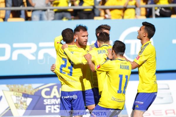 El Cádiz CF celebra un gol en el estadio Ramón de Carranza / Trekant Media