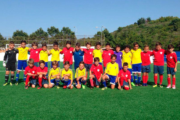 CD Guadiaro y Cádiz CF Benjamín, en el partido de ida / CD Guadiaro